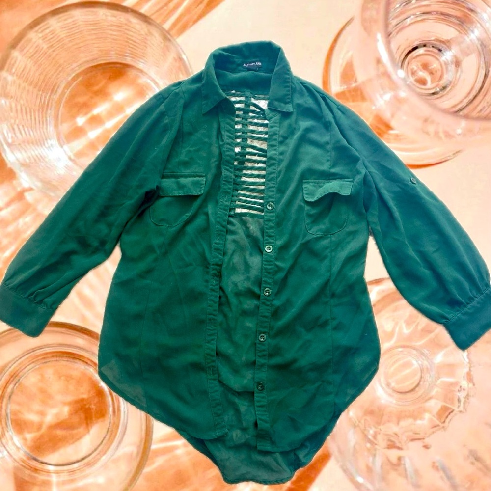 Elegant Emerald Shirt with Rope Design